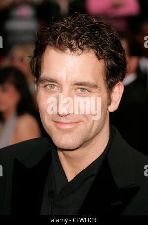 25. Februar 2007 - Los Angeles, CA, USA - CLIVE OWEN Ankunft bei der 79. Oscar-Verleihung im Kodak Theatre in Los Angeles statt. (Kredit-Bild: © Lisa O'Connor/ZUMA Press) Stockfoto