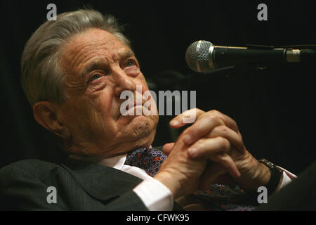 28. Februar 2007 - New York, NY, USA - USA global Finanzier und Philanthrop GEORGE SOROS sprach an der new School University in New York, 26. Februar 2007. (Kredit-Bild: © Mehmet Demirci/ZUMA Press) Stockfoto