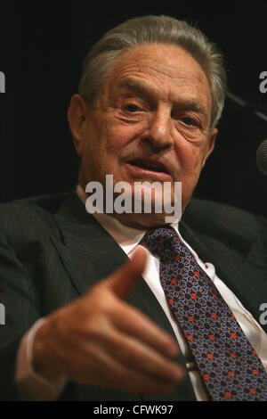 28. Februar 2007 - New York, NY, USA - USA global Finanzier und Philanthrop GEORGE SOROS sprach an der new School University in New York, 26. Februar 2007. (Kredit-Bild: © Mehmet Demirci/ZUMA Press) Stockfoto