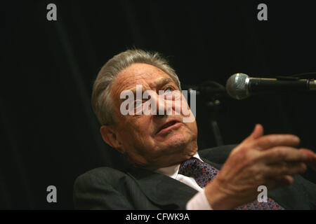 28. Februar 2007 - New York, NY, USA - USA global Finanzier und Philanthrop GEORGE SOROS sprach an der new School University in New York, 26. Februar 2007. (Kredit-Bild: © Mehmet Demirci/ZUMA Press) Stockfoto