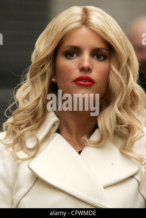 1. März 2007; New York, NY, USA; Schauspielerin/Sängerin JESSICA SIMPSON mit ihrem Hund am Set ihres neuen Films "Blond Ambition" in New York City. Obligatorische Credit: Foto von Nancy Kaszerman/ZUMA Press. (©) Copyright 2007 von Nancy Kaszerman Stockfoto