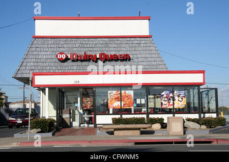 4. März 2007 ist - Huntington Beach, CA, USA - Dairy Queen, eine Eisdiele und Fast-Food-Restaurant-Franchise in den Vereinigten Staaten und Kanada, die im Jahre 1940 gegründet wurde.  Mit 5.700 Restaurants in 22 Ländern ab 2005 ist Dairy Queen eines der größten Franchises in der Welt. Ein Großteil seiner frühen gr Stockfoto