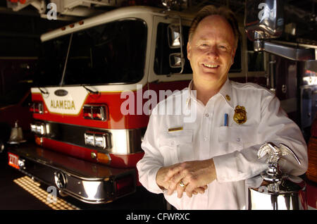 Feuerwehrchef Jim Christiansen posiert für ein Foto im Alameda Feuerwache 1 in Alameda, Kalifornien Mittwoch, 7. März 2007.   Christiansen geht in den Ruhestand.   (Nader Khouri/Contra Costa Times) Stockfoto