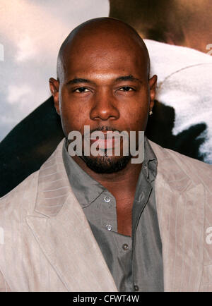 8. März 2007; Westwood, Kalifornien, USA; Regisseur ANTOINE FUQUA auf der "Shooter" Los Angeles Premiere statt im Mann Village Theatre. Obligatorische Credit: Foto von Lisa O'Connor/ZUMA Press. (©) Copyright 2007 von Lisa O'Connor Stockfoto