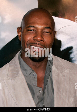 8. März 2007; Westwood, Kalifornien, USA; Regisseur ANTOINE FUQUA auf der "Shooter" Los Angeles Premiere statt im Mann Village Theatre. Obligatorische Credit: Foto von Lisa O'Connor/ZUMA Press. (©) Copyright 2007 von Lisa O'Connor Stockfoto