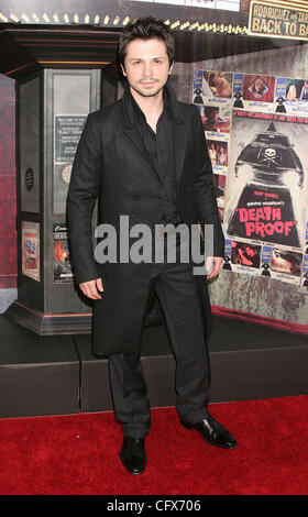 26. März 2007; Los Angeles, Kalifornien, USA; Schauspieler FREDDY RODRIGUEZ auf der "Grindhouse" Los Angeles Premiere statt am Orpheum Theater, Downtown Los Angeles obligatorisch Credit: Foto von Paul Fenton/ZUMA Press. (©) Copyright 2007 von Paul Fenton Stockfoto