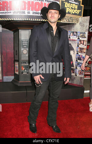 26. März 2007; Los Angeles, Kalifornien, USA;  Regisseur ROBERT RODRIGUEZ auf der "Grindhouse" Los Angeles Premiere statt am Orpheum Theater, Downtown Los Angeles obligatorisch Credit: Foto von Paul Fenton/ZUMA Press. (©) Copyright 2007 von Paul Fenton Stockfoto