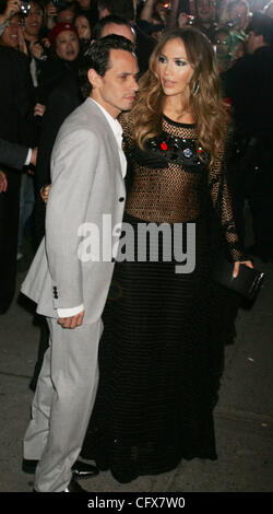 27. März 2007 ankommen - New York, NY, USA - MARC ANTHONY und seine Frau-Sängerin JENNIFER LOPEZ für ihr Record-Release-Party für ihre neue CD "Como Ama Uma Mujer" im Rampenlicht Leben statt. (Kredit-Bild: © Nancy Kaszerman/ZUMA Press) Stockfoto