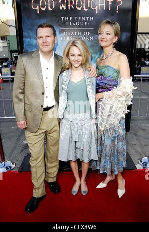 29. März 2007 - statt Hollywood, Kalifornien, USA - David Robb, AnnaSophia Robb und Janet Robb während der Premiere des neuen Films von Warner Bros. Pictrures THE REAPING, im Mann Village Theater, am 29. März 2007, in Los Angeles...  -K52404MGE(Credit Image: © Michael Germana/Globe Photos/ZU Stockfoto