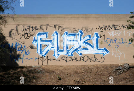 1. April 2007 - Los Angeles, CA, USA - Graffitis an den Wänden, die ausrichten die i-5 Autobahn in der Nähe von Boyle Heights in Los Angeles. (Kredit-Bild: © Camilla Zenz/ZUMA Press) Stockfoto