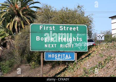 1. April 2007 - Los Angeles, CA, USA - A Autobahn Ausfahrt für Boyle Heights auf der i-5 Autobahn in Los Angeles. (Kredit-Bild: © Camilla Zenz/ZUMA Press) Stockfoto