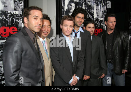 5. April 2007 - Hollywood, CA, USA - JEREMY PIVEN, REX-LEE, ADRIAN GRENIER, KEVIN CONNOLLY, JERRY FERRARA und KEVIN DILLON Ankunft bei der Premiere der Jahreszeit drei der HBO Serie "ENTOURAGE", gehalten im Cinerama Dome am Sunset Boulevard. (Kredit-Bild: © Camilla Zenz/ZUMA Press Stockfoto