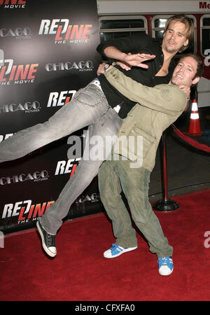12. April 2007; Hollywood, Kalifornien, USA; Schauspieler SEAN STEWART und Schriftsteller der Söhne von Hollywood DAVID WEINTRAUB in der Hollywood Premiere von Redline abgehaltenen Graumans Chinese Theater, Hollywood. Obligatorische Credit: Foto von Paul Fenton/ZUMA Press. (©) Copyright 2007 von Paul Fenton Stockfoto
