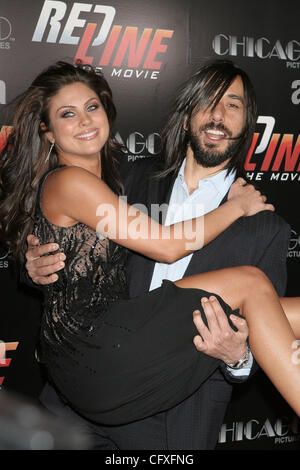 12. April 2007; Hollywood, Kalifornien, USA; NADIA BJORLIN Schauspielerin und Produzent DAVID SADEK an die Hollywood Premiere von Redline abgehaltenen Graumans Chinese Theater, Hollywood. Obligatorische Credit: Foto von Paul Fenton/ZUMA Press. (©) Copyright 2007 von Paul Fenton Stockfoto
