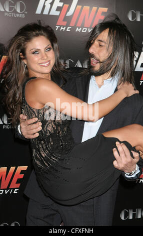 12. April 2007; Hollywood, Kalifornien, USA; NADIA BJORLIN Schauspielerin und Produzent DAVID SADEK an die Hollywood Premiere von Redline abgehaltenen Graumans Chinese Theater, Hollywood. Obligatorische Credit: Foto von Paul Fenton/ZUMA Press. (©) Copyright 2007 von Paul Fenton Stockfoto