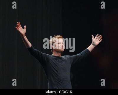 13. April 2007 kommt - Norfolk, VA, USA - DIERKS BENTLEY bis seine gesperrt und geladen-Tour am Ted konstante Center der Old Dominion University gefeiert. (Kredit-Bild: © Jeff Moore/ZUMA Press) Stockfoto