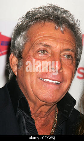 27. April 2007 - New York, NY, USA - BOB GUCCIONE an die Ankunft der New York premiere "The Grand" während des Tribeca Film Festivals im Tribeca Performing Arts Center. (Kredit-Bild: © Nancy Kaszerman/ZUMA Press) Stockfoto