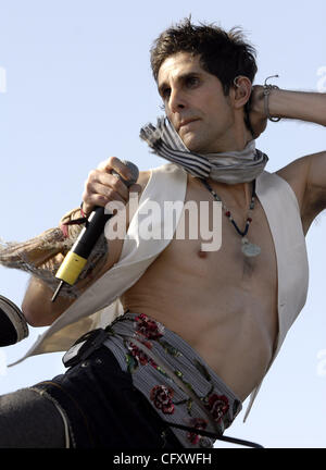 27. April 2007; Indio, Kalifornien, USA; Musiker PERRY FARRELL, der Band "Satelliten-Party", während die Coachella Valley Music and Arts Festival 2007. Obligatorische Credit: Foto von Vaughn Youtz/ZUMA Press. (©) Copyright 2007 von Vaughn Youtz. Stockfoto