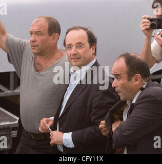 1. Mai 2007 - Paris, Frankreich - sozialistische Partei FRANCOIS HOLLANDE Kopf hinter den Kulissen vor einer Rede durch französische Präsidentschaftskandidatin Ségolène Royal Charlety Stadion im Süden von Paris. Hollande und Royal seit 25 Jahren verheiratet und haben vier Kinder. (Kredit-Bild: © James Colburn/ZUMA Press) Stockfoto