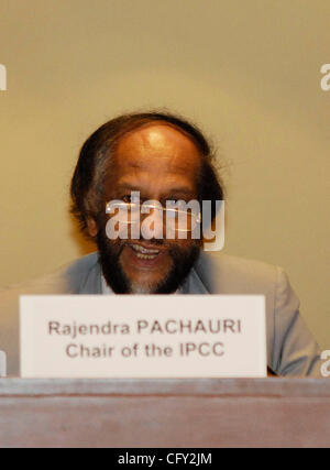 4. Mai 2007 - Bangkok, Thailand - RAJENDRA PACHAURO, Vorsitzender des IPCC (intergovernmental Panel on Climate Change), spricht auf der Pressekonferenz präsentiert die dritte Bericht Arbeitsgruppe "Klima Änderung 2007 Mitigation of Climate Change" konzentriert sich auf die Handlungsoptionen zur Stabilisierung Stockfoto