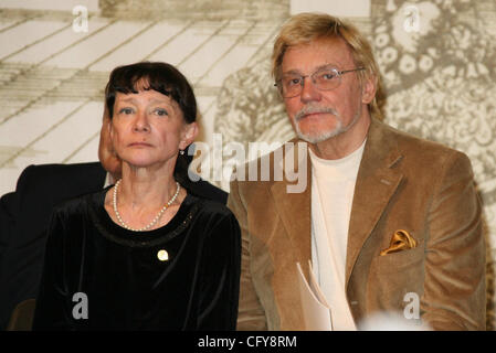 Legendäre russische Ballerina Ekaterina Maximova, wer die Bühne des Bolschoi Theaters seit 30 Jahren zierte starb am Dienstag, den 28. April im Alter von 70 Jahren. Auf dem Bild: Ekaterina Maximova (l) und ihr Partner auf der Bühne und im Leben, ihr Mann Vladimir Vasiliev (r) Stockfoto