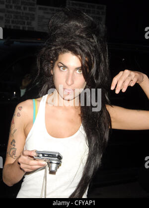 9. Mai 2007 - New York, NY, USA - AMY WINEHOUSE entdeckt unterwegs in der Innenstadt von New York (Credit Image: © Dan Herrick-KPA/Dan Herrick/ZUMA Press) Stockfoto