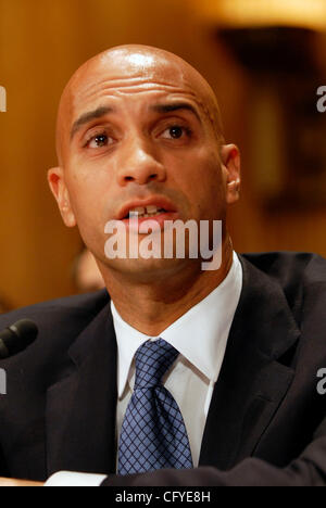 15. Mai 2007 - bezeugt Washington, DC, USA - ADRIAN FENTY, Bürgermeister von Washington, D.C. vor dem Senate Committee on Governmental Affairs and Homeland Security in einer mündlichen Verhandlung über die Gewährung des District Of Columbia eines vollen stimmberechtigten Vertreters im Haus. Eine Rechnung, die Gewährung des Bezirks eines vollen Platz in Cong Stockfoto