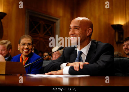 15. Mai 2007 - bezeugt Washington, DC, USA - ADRIAN FENTY, Bürgermeister von Washington, D.C. vor dem Senate Committee on Governmental Affairs and Homeland Security in einer mündlichen Verhandlung über die Gewährung des District Of Columbia eines vollen stimmberechtigten Vertreters im Haus. Eine Rechnung, die Gewährung des Bezirks eines vollen Platz in Cong Stockfoto