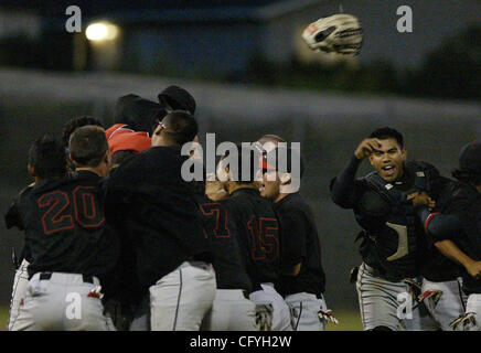 Die Logan-Baseball-Team feiert ihre Mission Valley Athletic League Meisterschaft 3-1 von Newark Memorial an James Logan High School in Union City, Kalifornien, am Freitag Abend 18. Mai 2007. (Anda Chu/Fremont Argus) Stockfoto