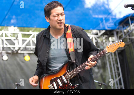 Führen Sie 26. Mai 2007 - Aptos, CA, USA - indigenen live am 15. jährlichen Santa Cruz Blues Festival in Aptos Village Park. Die Native American Blues-Rock-Gruppe entstand in 1998 in South Dakota. (Kredit-Bild: © Jerome Brunet/ZUMA Press) Stockfoto