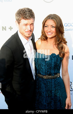 2. Juni 2007 - statt Los Angeles, CA, USA - ERIC DANE und REBECCA GAYHEART Ankunft am sechsten jährlichen Chrysalis Butterfly Ball auf ein Privatgrundstück Haus in Mandeville Canyon. (Kredit-Bild: © Camilla Zenz/ZUMA Press) Stockfoto