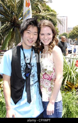 2. Juni 2007 - Hollywood, Kalifornien, USA - LOS ANGELES, CA 2. Juni 2007 (SSI) --. Schauspieler Aaron Yoo und Sarah während der Premiere des neuen Films von Columbia Bilder SURF UP, statt im Mann Village Theater, am 2. Juni 2007, in Los Angeles.   -K53341MGE(Credit Image: © Michael Germana/Gl Stockfoto