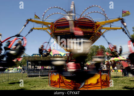 Der Tornado ist eines der vielen Fahrten auf der Kirmes in Antioch, Kalifornien  Foto auf Samstag, 2. Juni 2007.  (Di-Nam Tonne / Contra Costa Times) Stockfoto
