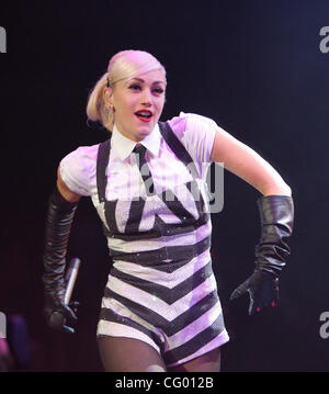 ST. PAUL - 05.06.07 - Gwen Stefani ihr Sweet Escape Tour ins Xcel Energy Center in St. Paul Tuesday Night... AUF diesem Foto: Gwen Stefani während ihren ersten Song ihres Erscheinens, süsse Entweichen.  (Kredit-Bild: © Minneapolis Star Tribune/ZUMA Press) Stockfoto