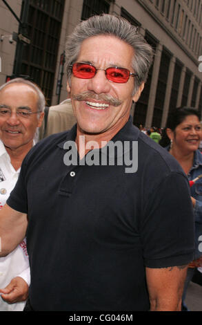 10. Juni 2007 statt - New York, NY, USA - GERALDO RIVERA auf der 2007 Puerto Rican Day Parade auf der Fifth Avenue. (Kredit-Bild: © Nancy Kaszerman/ZUMA Press) Stockfoto