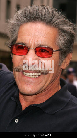 10. Juni 2007 statt - New York, NY, USA - GERALDO RIVERA auf der 2007 Puerto Rican Day Parade auf der Fifth Avenue. (Kredit-Bild: © Nancy Kaszerman/ZUMA Press) Stockfoto