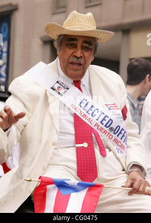 10. Juni 2007 statt - New York, NY, USA - CHARLES RANGEL an den 2007 Puerto Rican Day Parade auf der Fifth Avenue. (Kredit-Bild: © Nancy Kaszerman/ZUMA Press) Stockfoto