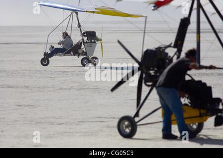 11. Juni 2007 - El Mirage, Kalifornien, Vereinigte Staaten - El Mirage ist eine Fläche, die vom Bureau of Land Management Zusammenarbeit mit dem US-Bundesstaat Kalifornien Parks and Recreation verwaltet. Der Seegrund ist eine flache Playa in einer undränierten Becken gebildet. Schluff und Ton werden in diesem Becken während h eingezahlt. Stockfoto