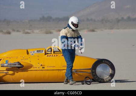 11. Juni 2007 - El Mirage, Kalifornien, Vereinigte Staaten - El Mirage trockenen Seegrund wurde an Land Speed Racing (LSR) für mehr als ein halbes Jahrhundert nach Hause. Hot Rods und Motorräder, die waren im Wettbewerb um neue Geschwindigkeitsrekorde mit Geschwindigkeiten bis zu 180 km/h zu erreichen. Mehr als 50 Jahren, Southern California Stockfoto