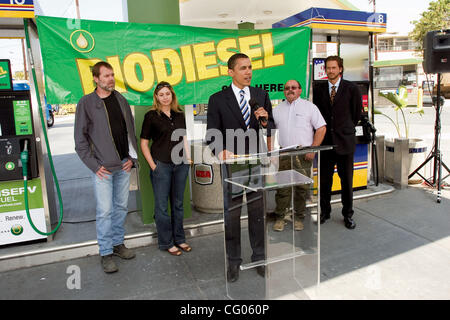 12. Juni 2007 - Brentwood, Kalifornien, USA - Senator BARACK OBAMA besuchte heute die Conserv Tankstelle, eine Rede über die Energiepolitik zu machen, wie er die Präsidentschaftskandidatur verfolgt. Gelegen an der Ecke von San Vicente und Barrington, ist Conserv Kraftstoff eine der ersten Stationen in Los Ang Stockfoto