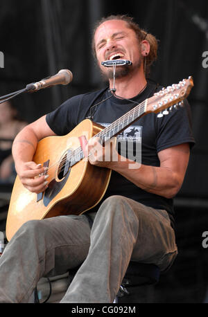 17. Juni 2007 Manchester, TN; USA, Musiker JOHN BUTLER TRIO tritt im Rahmen des 2007 Bonnaroo Music and Arts Festival, das in Manchester stattfand. Copyright 2007 Jason Moore. Obligatorische Credit: Jason Moore Stockfoto