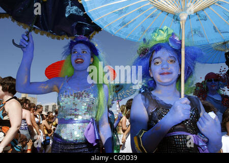 23. Juni 2007 - New York, New York, USA - Coney Island. 25. jährliche Mermaid Parade. (Kredit-Bild: © Kirk Kondylen/ZUMA Press) Stockfoto