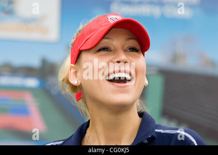 6. Juli 2007 - Newport Beach, CA, USA - Tennis-star und ehemalige Welt No1 ANNA KOURNIKOVA für die Sacramento Hauptstädte auf der Newport Beach Breakers Worls Team Tennis 2007 spielt. (Kredit-Bild: © Ruaridh Stewart/ZUMA Press) Stockfoto