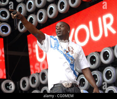 7. Juli 2007 East Rutherford, NJ; USA, führt Sänger AKON live im Giants Stadium als Bestandteil der 2007 Live Earth-Konzert, das im East Rutherford stattfand. Copyright 2007 Jason Moore. Obligatorische Credit: Jason Moore Stockfoto