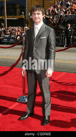 8. Juli 2007; Hollywood, Kalifornien, USA;  Schauspieler DANIEL RADCLIFFE bei der US-Premiere von Harry Potter und der Orden des Phönix abgehaltenen Graumans Chinese Theater, Hollywood. Obligatorische Credit: Foto von Paul Fenton/ZUMA Press. (©) Copyright 2007 von Paul Fenton Stockfoto