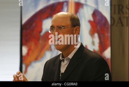 12. Juli 2007 hat - Melville, New York, USA - MICHAEL DAVID CAPELLAS Chairman und Chief Executive Officer (CEO) von First Data Corporation seit September 2007. Zuvor war er Chairman und CEO der Compaq Computer Corporation. (Kredit-Bild: © Kirk Kondylen/ZUMA Press) Stockfoto