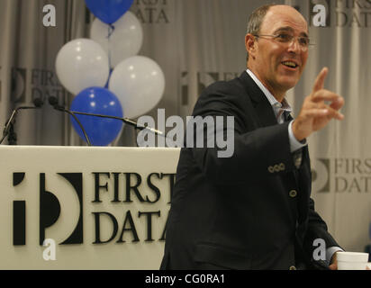 12. Juli 2007 hat - Melville, New York, USA - MICHAEL DAVID CAPELLAS Chairman und Chief Executive Officer (CEO) von First Data Corporation seit September 2007. Zuvor war er Chairman und CEO der Compaq Computer Corporation. (Kredit-Bild: © Kirk Kondylen/ZUMA Press) Stockfoto