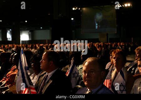 17. Juli 2007 - Washington, DC, USA - Delegierten hören, wie Pastor John Hagee während Vereinigte Christen für Israels "A Night to Honor Israel," spricht der Organisation Washingtoner Gipfel Israel im Washington Convention Center in Washington, DC auf Dienstag, 17. Juli 2007 Teil. (Kredit-Bild: © Lis Stockfoto