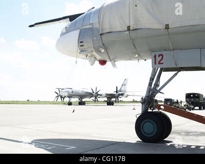 Russische Luftwaffe Tu-95MS strategische Bomber auf dem Luftwaffenstützpunkt in Stadt Engels.Tu-95MS strategische Bomber. Stockfoto