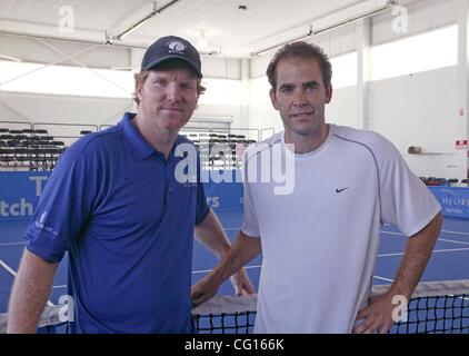 26. Juli 2007 - New York, New York, US - K53980BCO. Maserati stellt der Quattroporte und hält ein Tennis-Match zwischen Pete Sampras & Jim Courier Farmindale, NY 26.07.2007.  -2007. (Kredit-Bild: © Bruce Cotler/Globe Photos/ZUMAPRESS.com) Stockfoto